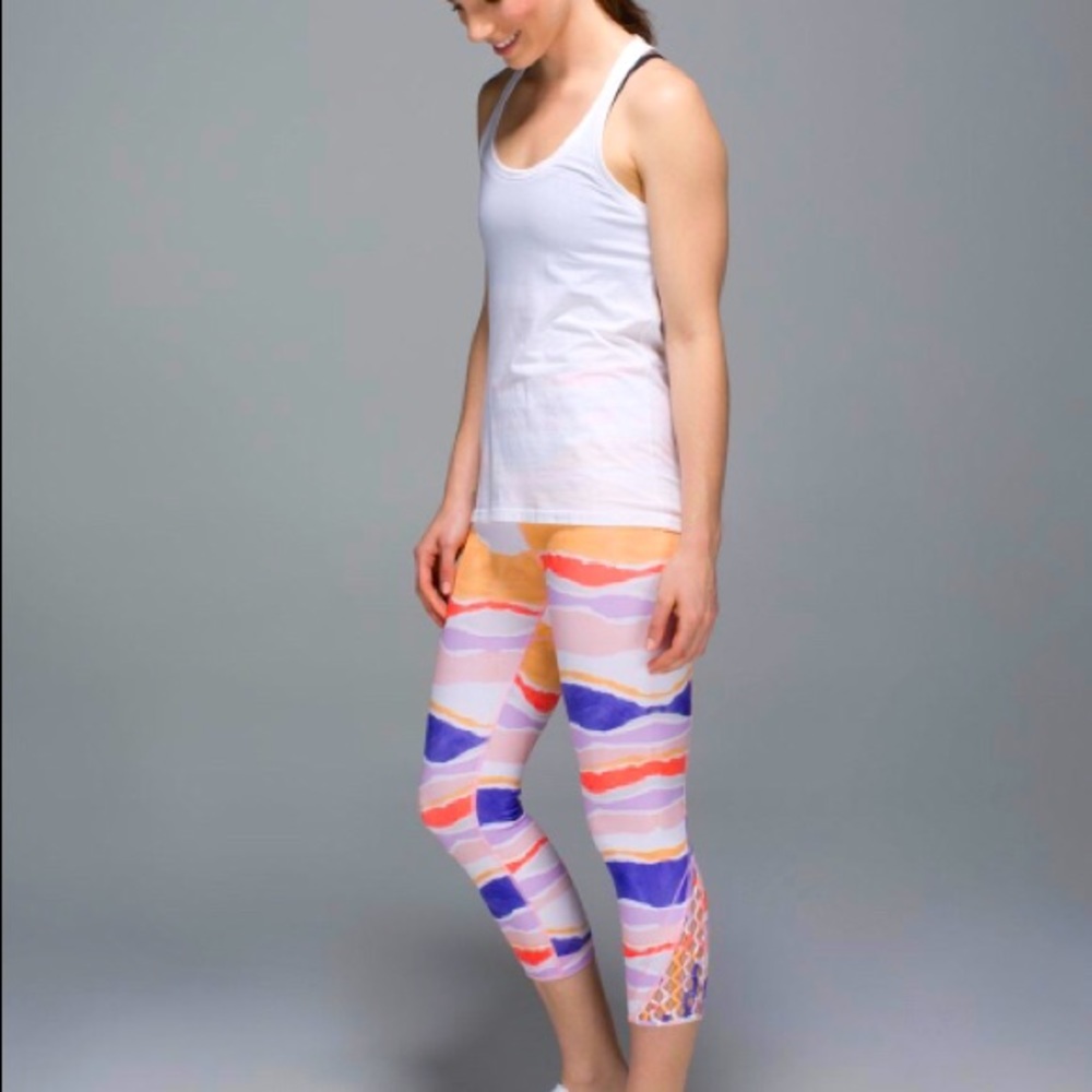 Lululemon Women’s True Self Crop Bleacher Stripe White Iris Flower size 6